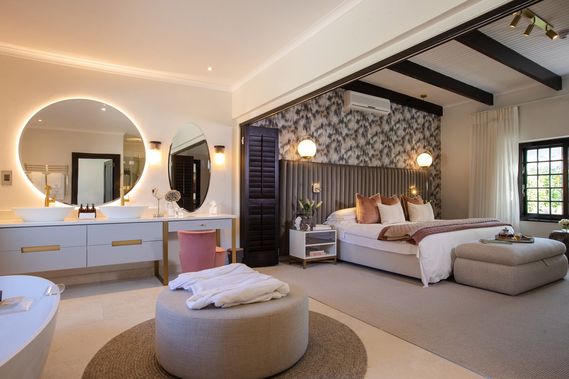 One-Bedroom-Premier-Suite-Bathroom-&-Bedroom